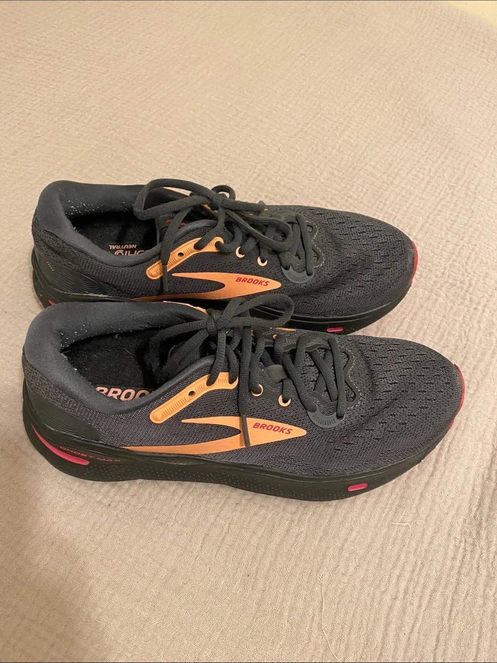 Brooks Ghost Max gray Running Sneakers with Orange and Red Accents. Size 9.5
